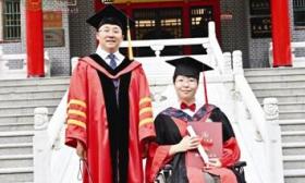 川大轮椅博士毕业了 “疾病难阻我成为什么样的人”