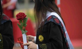 北大医学部九百余“白衣天使”毕业，院士乔杰寄语其“心系苍生”