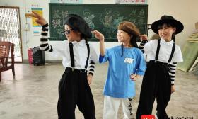 传统山歌+现代街舞，24岁的他在乡村小学这样上音乐课