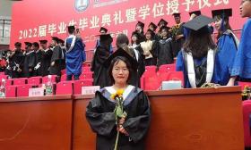 “溜索女孩”大学毕业！这次，她选择为别人“打灯”…