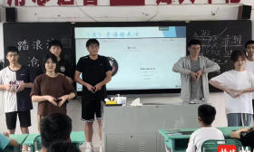 这群“小老师”引发了特殊学校孩子们的兴趣