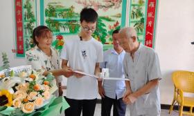 “刘清华”同学，你的清华录取通知书到了！