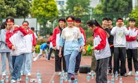 高中生暑假发自拍朋友圈被处分 学校管理不能越界！