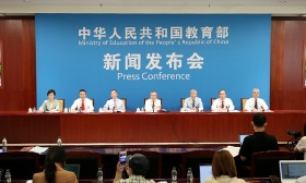 我国专任教师总数十年增长26%，七成小学教师为本科以上学历