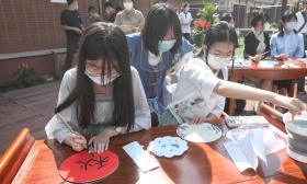 中秋节遇上教师节，北京中小学校开展多彩活动引导学生尊师重教