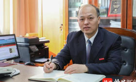在唐诗中涵养“知农爱农”情怀 江大校长向1.5万名新生赠送别样“入学礼”