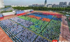 开学典礼万名新生现场同宣誓 校长寄语：做豪迈的南信大人