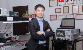 江苏省“十佳研究生导师”潘时龙：点亮科研报国梦，引领学子成才路