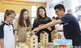家门口的好学校越来越多，紫牛新闻记者带你走进“教育强区”
