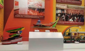“奋进新时代”主题成就展举行，北京展厅吸引大学生目光
