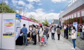江苏一中学35万招应届生当教师，校方：是实实在在的待遇