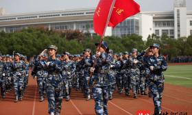 又帅又飒！南京旅游职业学院新生军训成果汇报“超燃来袭”