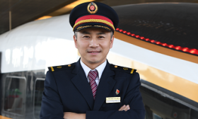“诗咏新时代 逐梦新征程”国庆特别策划｜全国劳动模范殷学斌领诵《我骄傲，我是中国共产党党员》