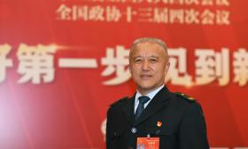 “诗咏新时代 逐梦新征程”国庆特别策划｜全国劳动模范何健忠领诵《春风吻过的快件》