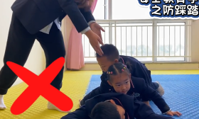 如何防止被踩踏？南京一家幼儿园师生拍了一条视频