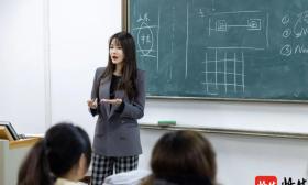 这个老师像“学姐”！南信大美女教师颜值与才华并存深受学生喜欢
