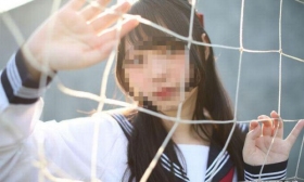 女学生网上看到不雅视频，女主角竟是自己，一名男教师被抓