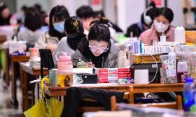 拉扯中的考研“N战生”：越考越心慌，越考越不甘