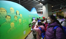 “大国匠心人物影像展”开展，新京报小记者现场感受榜样力量