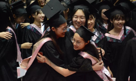大学生用表情包, 形容放假后妈妈的立场变化, 网友: 太真实了