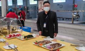 新春走基层|南信大“王叔”连续九年留校，给学生们准备年夜饭