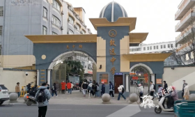 胡鑫宇生前就读中学开学，学生：学校不允许在外谈论此事