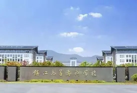 【党的二十大精神一起学】镇江市高等专科学校举办学习贯彻 党的二十大精神宣讲报告会