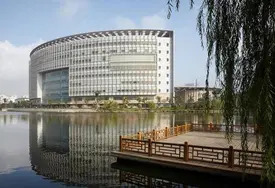 江苏理工学院弘扬尊师重教文明风尚