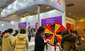 VR逛校园、院校代表面对面咨询，中国国际教育展北京站今日开展