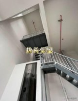 返校大学生花式晒被子：用木棍做成三脚架支撑，场面非常壮观