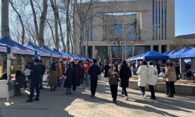 对外经贸大学举行2023首场校园双选会，75家企业到校揽才