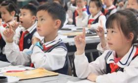 小学按父母学历职业排座位？教育局通报