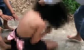 人间恶魔！13岁的海南小姑娘被几个女生欺凌，眼睛和耳朵都受损了