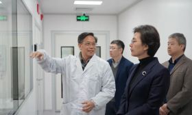 徐缨调研南京大学