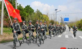 “硝烟味”十足！东南大学至善民兵连开展军政综合拉练