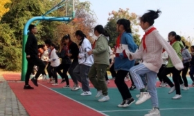 “你个老6”“鸡你太美”……这些让老师家长一头雾水的网络流行语，不可小视