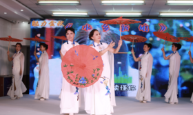 首届中老年模特团体大赛举行，3支队伍斩获金奖