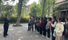 珍珠辉光，情深大地——江科大开展大学英语课程思政行走课堂