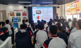 防灾减灾科普宣传进校园 中小学校地震避险指南请收下！