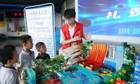大学生科普志愿者风采展开启，河海大学学生志愿者带来趣味科学小实验
