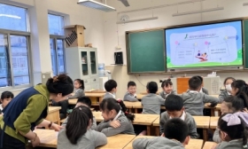 红旗小学：关心心理 拥抱阳光