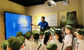 上海解放74周年 丹阳幼儿园师生纪念馆内传承英烈故事