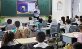 扬中交警进校园，寓教于乐话安全