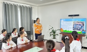 把课堂“搬进”铁路 小学生探秘中国高铁