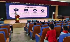 “金盾护蕾”保安全 民警送课进校园