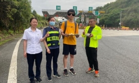 父亲送儿子去江西高考却把车开到湖南：“太紧张，开错路了”