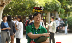 考点直击|老师戴上吉祥头饰送考：“考的都会，逢考必过！”