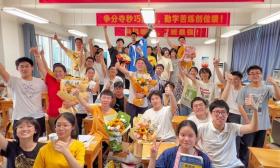 最深情的牵挂！高考结束这节特别的“告别班会课”令人泪目