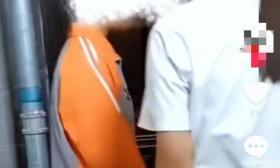又爆一起校园霸凌事件！山西一中学女生，被4人堵厕所轮流掌掴！