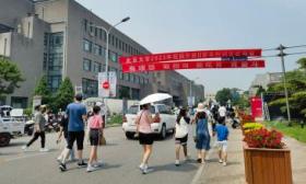 北大校园开放日吸引众多准大学生，校内博物馆、实验室等开放参观